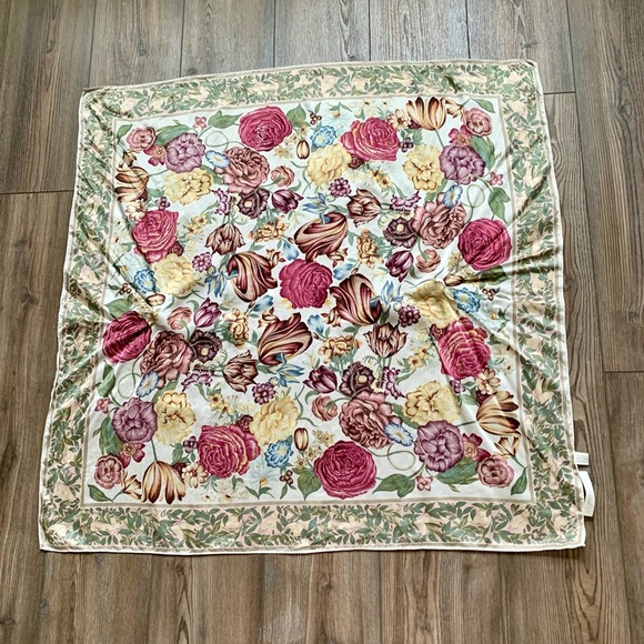 Vintage 100% Silk “ Express Silk “ Scarf 33/34” - Picture 1 of 10